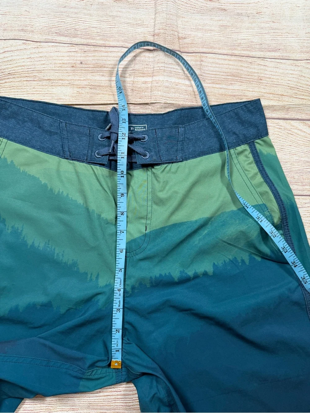 tentree Men's‎ Blue and Green Gradient Boardshorts